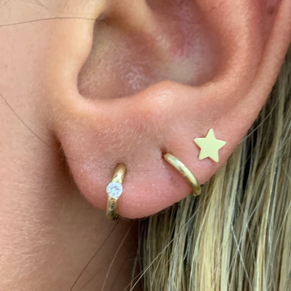 Solid 14k yellow gold plain Star Earrings - Picture 3 of 9